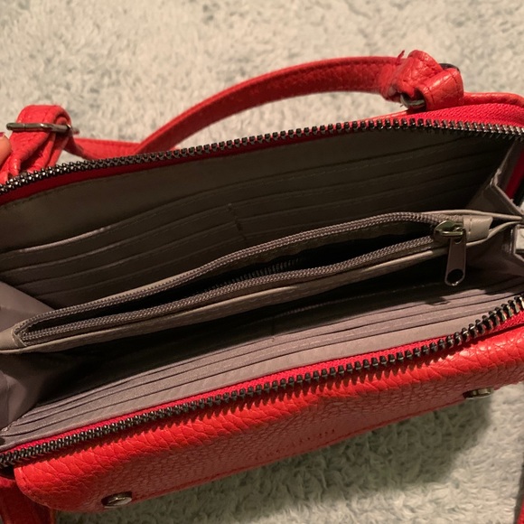 Crossbody - Picture 5 of 6